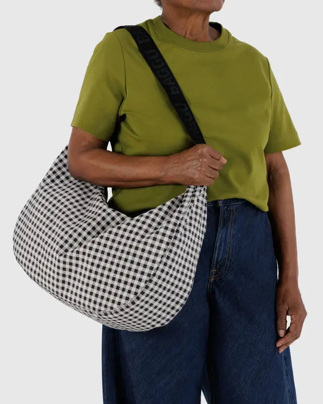 BAGGU // LARGE Nylon Crescent Bag GINGHAM BLACK/WHITE