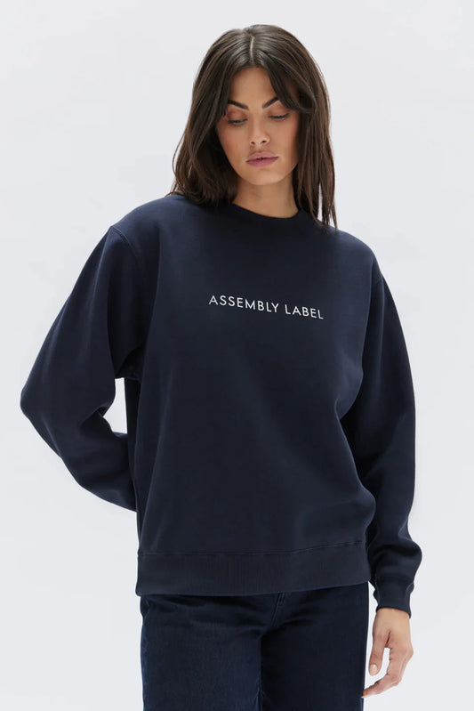 ASSEMBLY LABEL // Logo Fleece TRUE NAVY