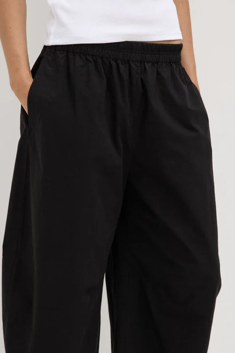 ASSEMBLY LABEL // Lola Barrel Pant BLACK