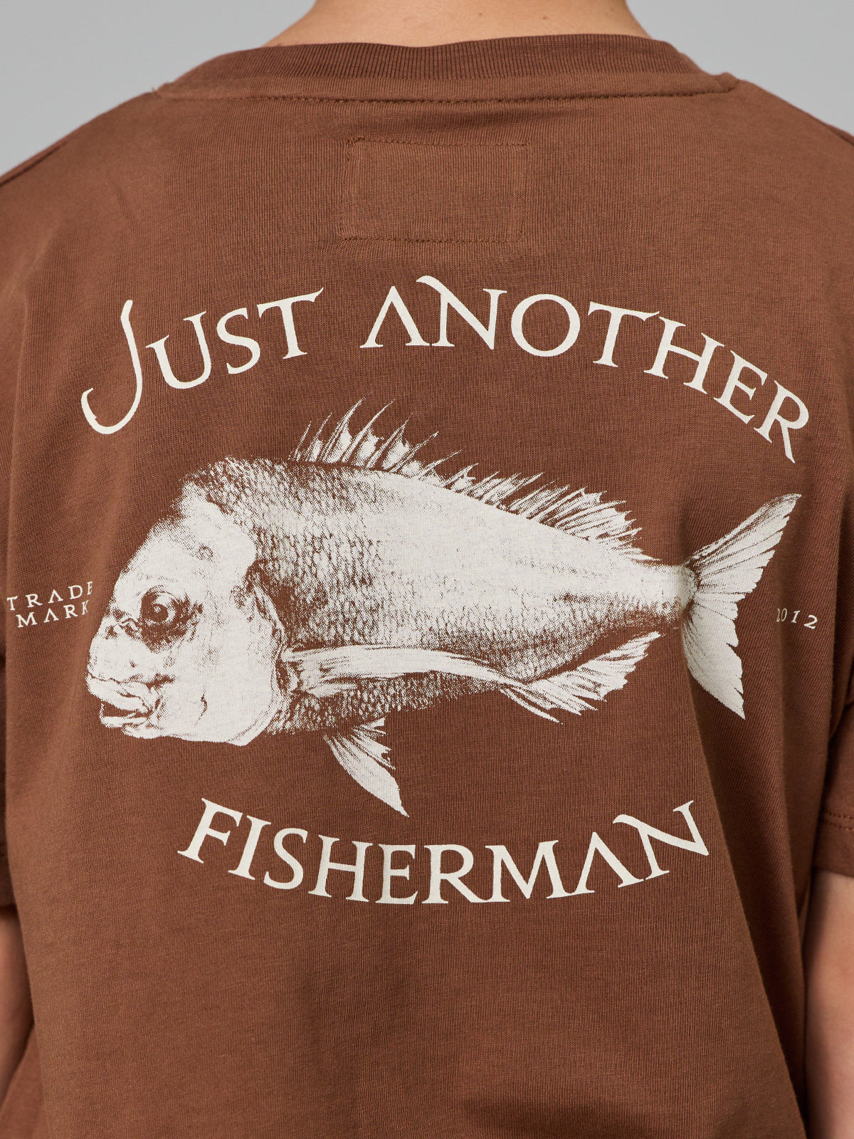 JAF KIDS // Mini Snapper Tee BROWN