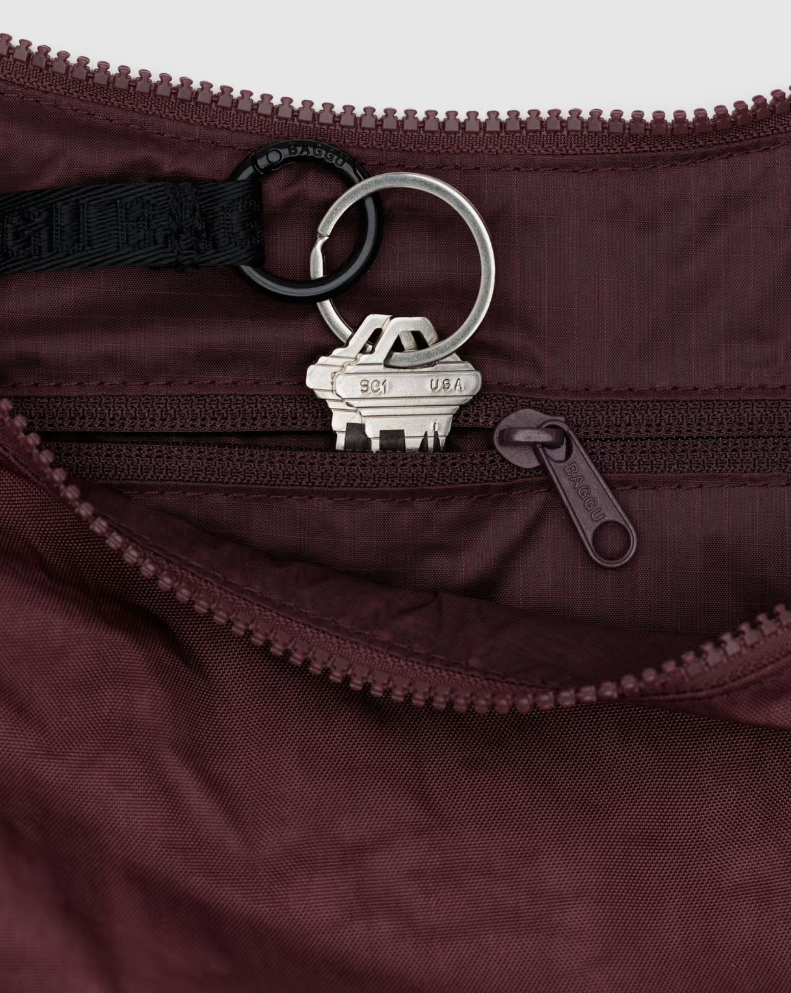 BAGGU // MEDIUM Nylon Crescent Bag MAHOGANY