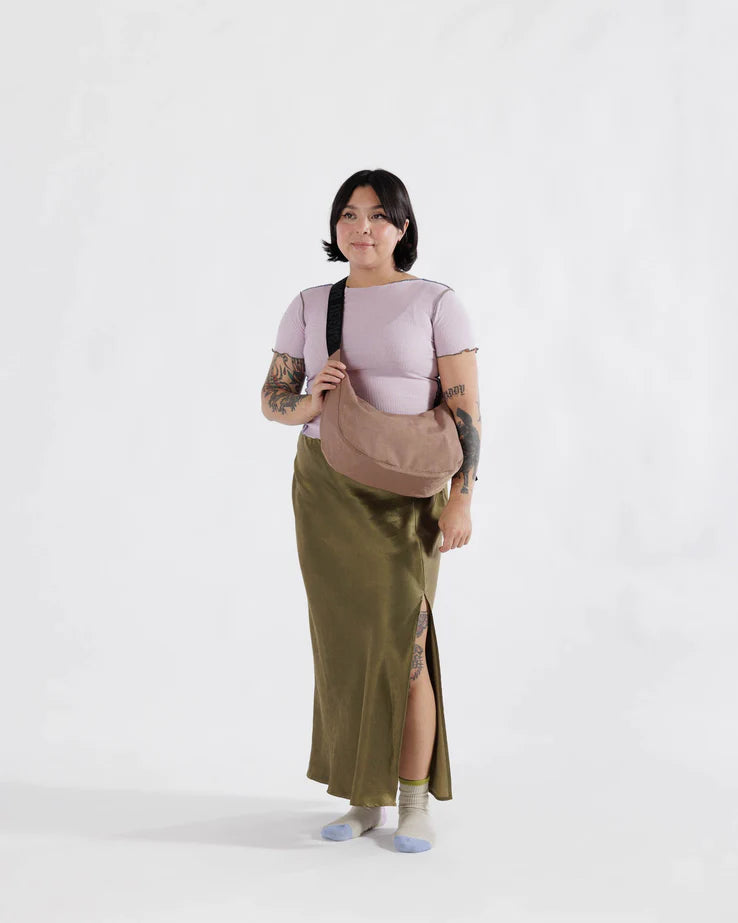 BAGGU // MEDIUM Nylon Crescent Bag COCOA