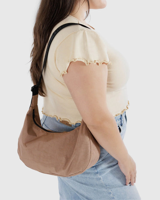 BAGGU // MEDIUM Nylon Crescent Bag COCOA