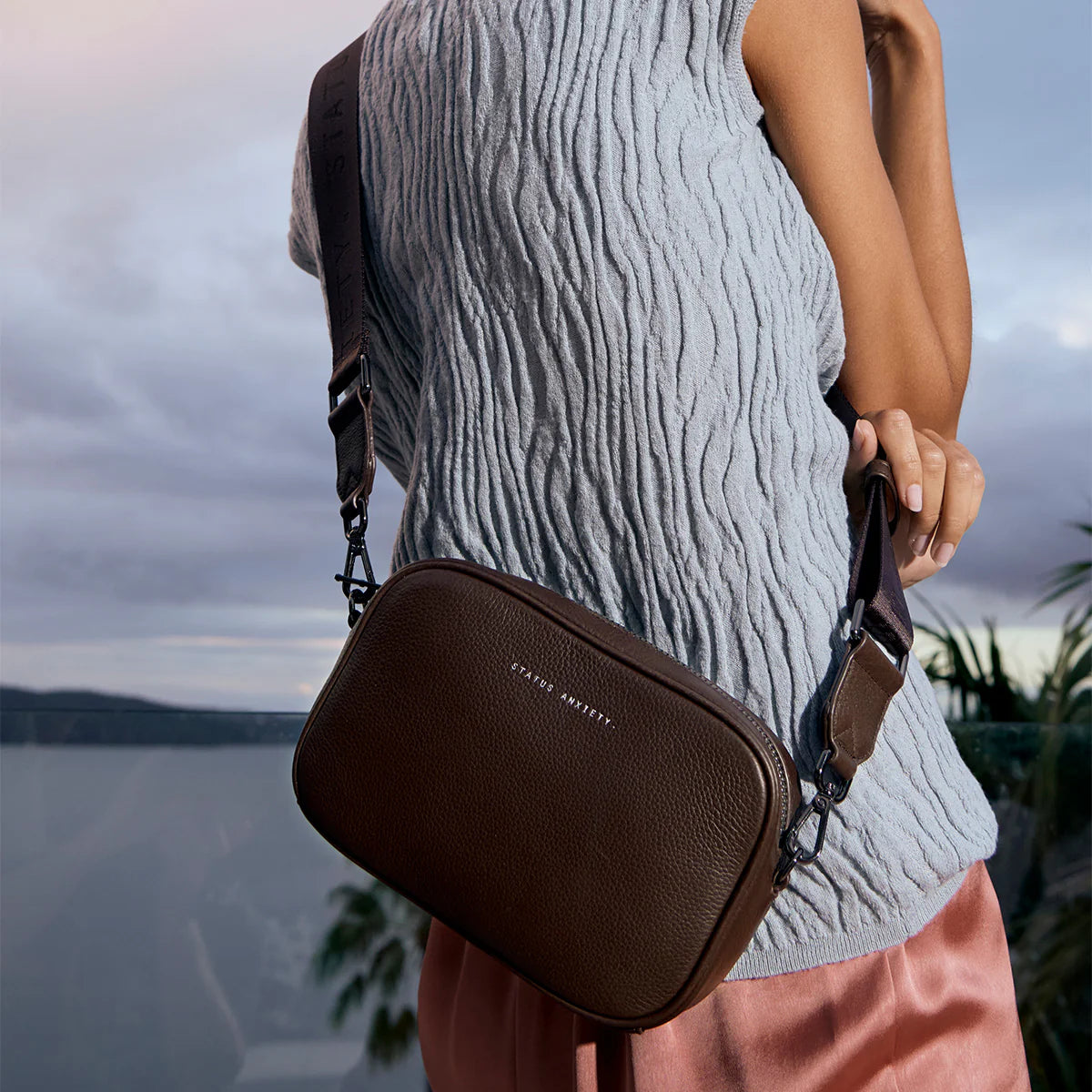 STATUS ANXIETY // Plunder With Webbed Strap Bag COCOA
