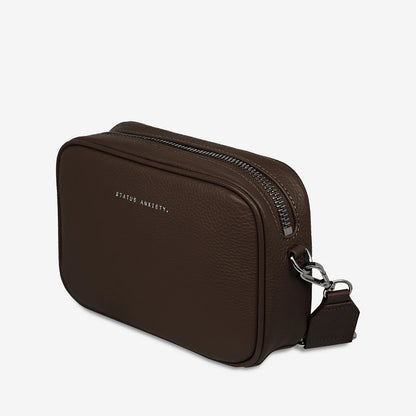 STATUS ANXIETY // Plunder With Webbed Strap Bag COCOA