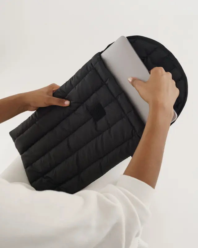 BAGGU // Puffy Laptop Sleeve 16" BLACK