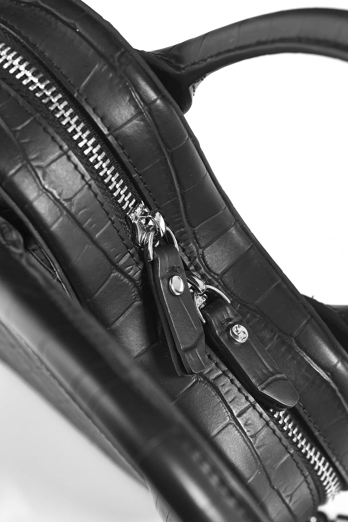 STOLEN GIRLFRIENDS CLUB // Rebellious Heart Bag BLACK