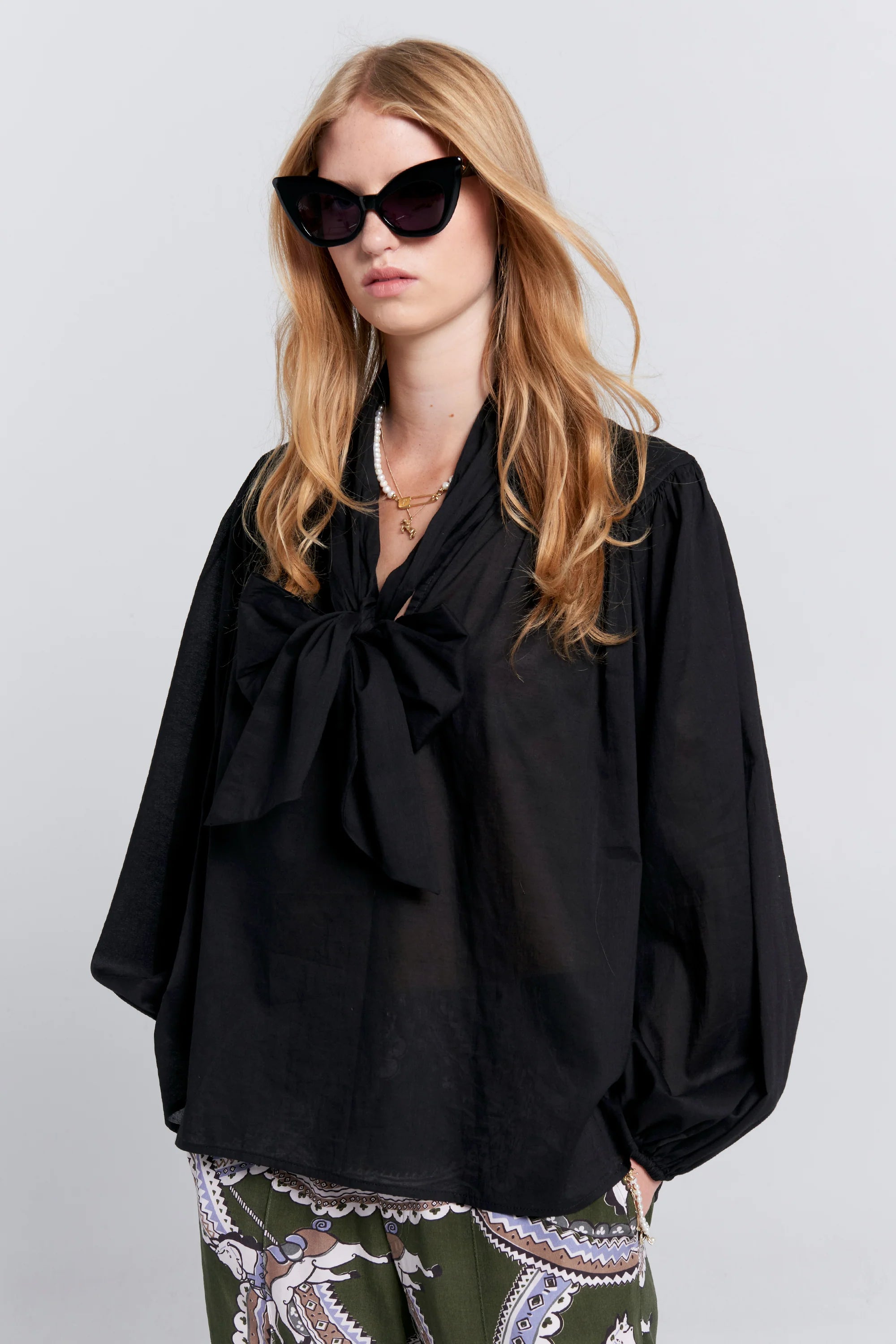 Reining Bow Blouse BLACK LINES