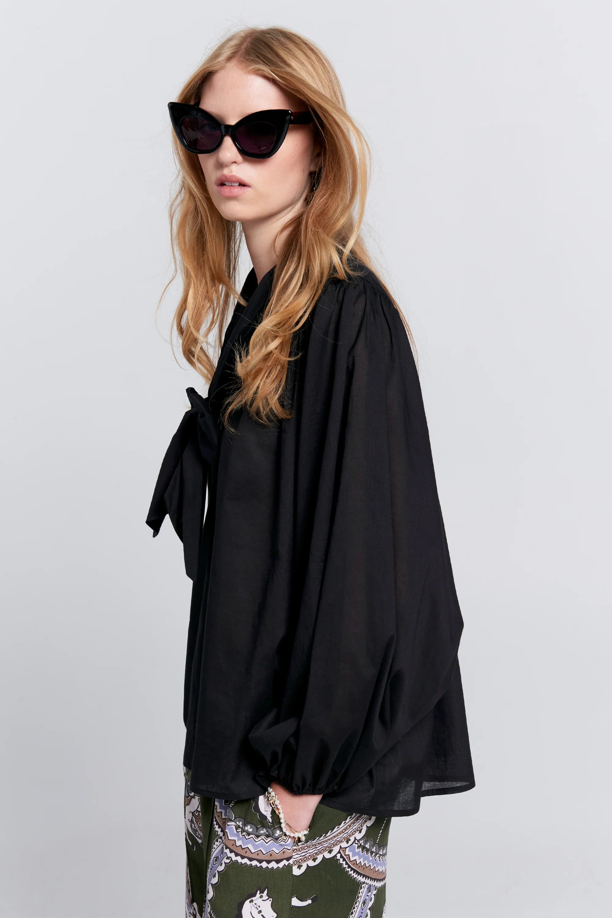Reining Bow Blouse BLACK LINES