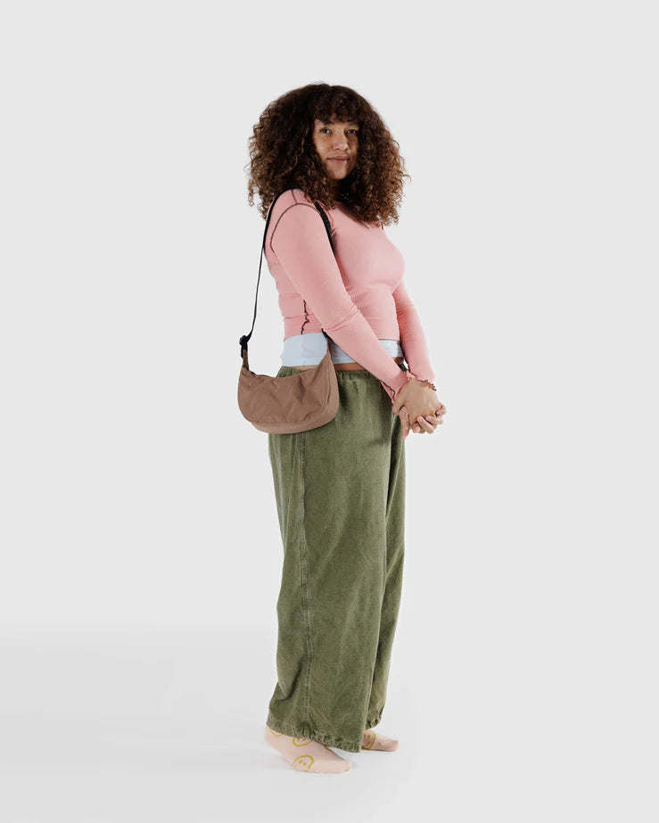 BAGGU // SMALL Nylon Crescent Bag COCOA