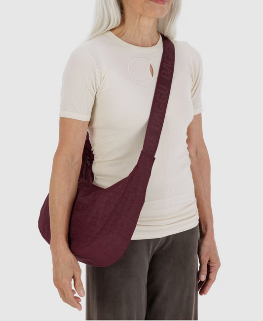 BAGGU // MEDIUM Nylon Crescent Bag MAHOGANY