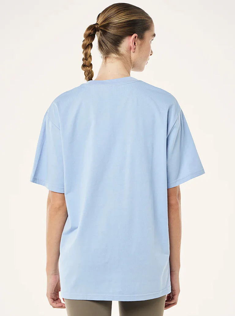 P.E NATION // South Bank 2 Tee DUSTY BLUE