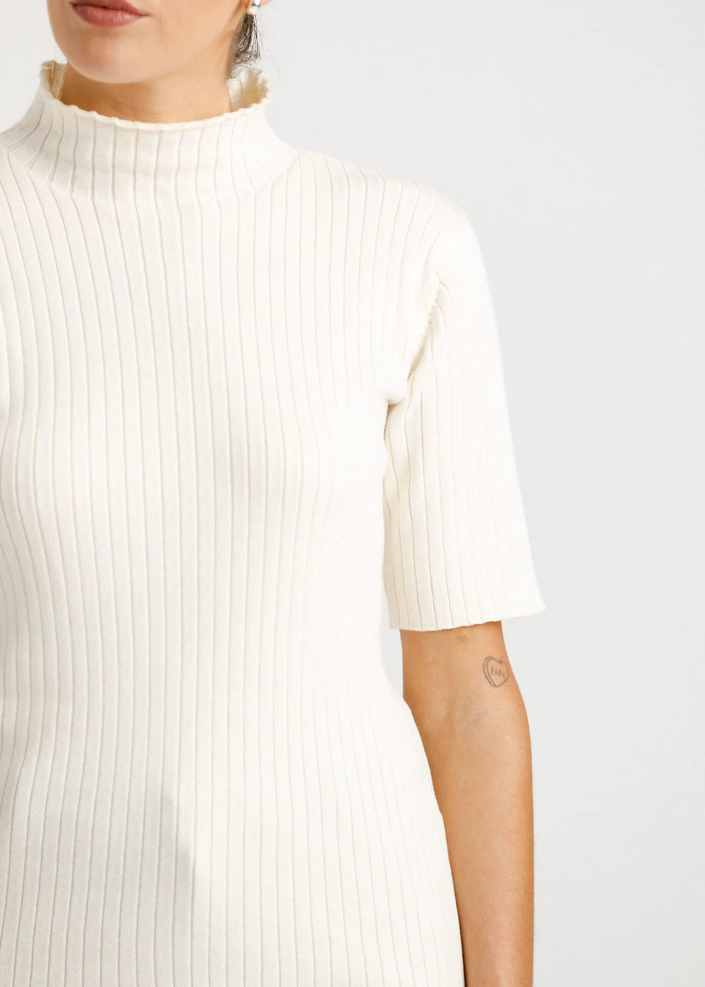 THING THING // Short Sleeve Turtle Neck UNBLEACHED