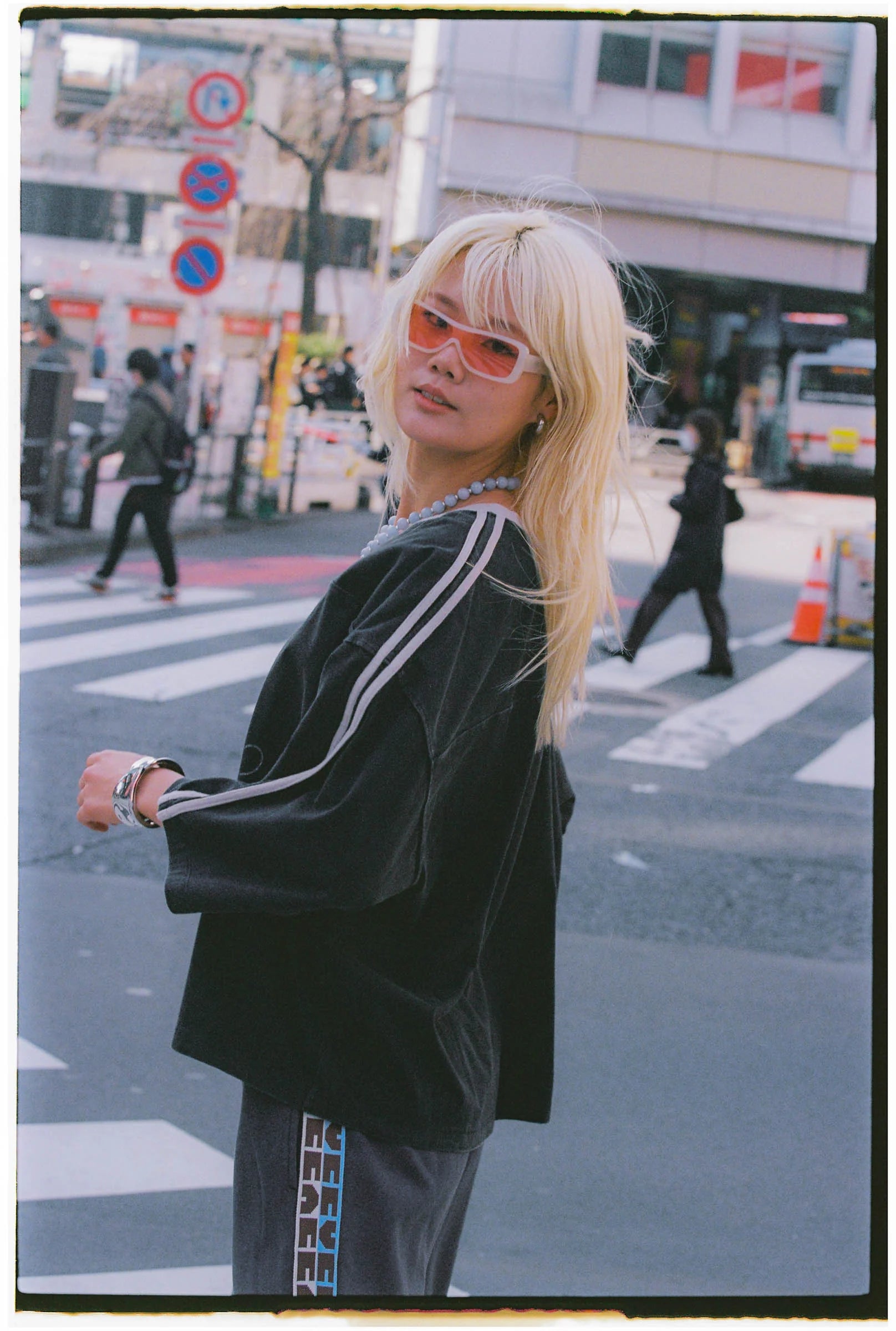 Vacay Crop Tee BLACK