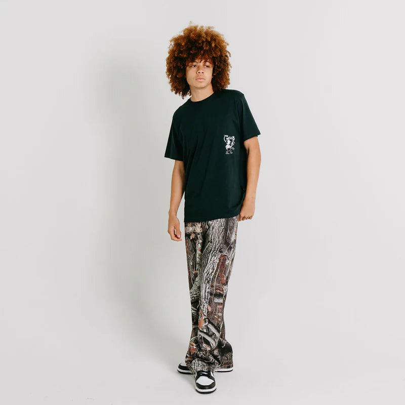 CRATE // Willie The Waiter Beer Hug Tee PINE