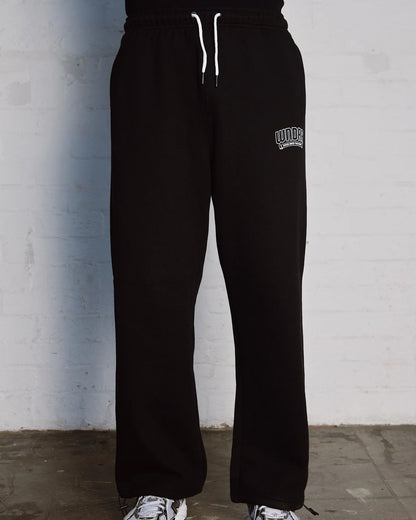 WNDRR // Banner Lounge Trackpant BLACK