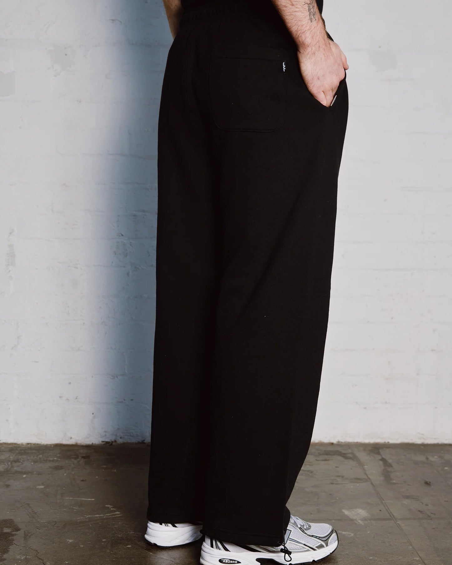 WNDRR // Banner Lounge Trackpant BLACK