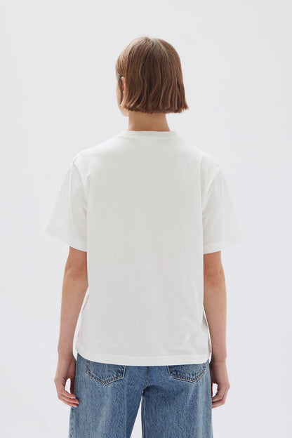 ASSEMBLY LABEL // Exhibited Print Tee ANTIQUE WHITE