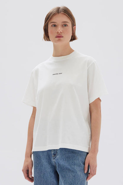 ASSEMBLY LABEL // Exhibited Print Tee ANTIQUE WHITE