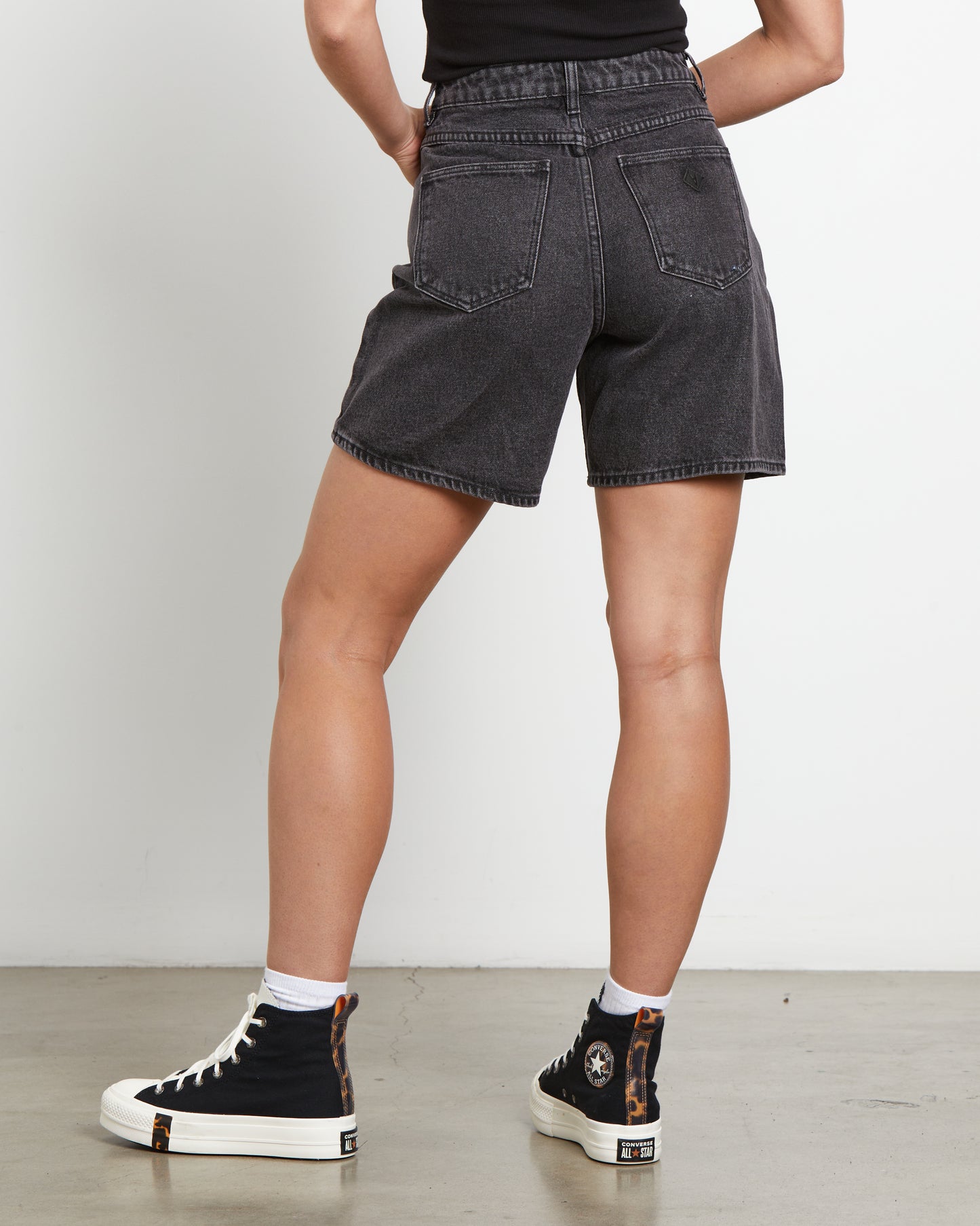 ABRAND // Carrie Short Piper WASHED BLACK
