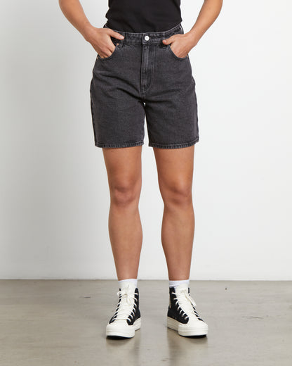 ABRAND // Carrie Short Piper WASHED BLACK