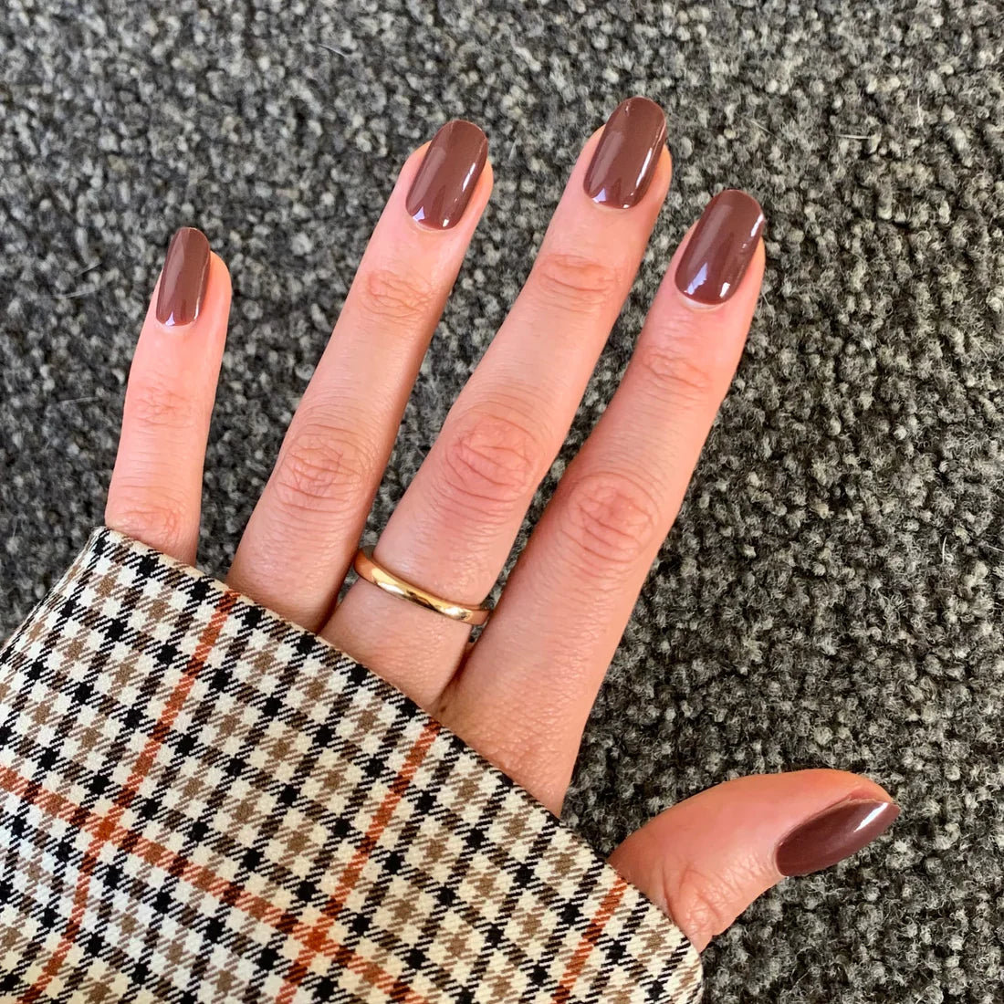 PRESSING NAILS // Brown Oval