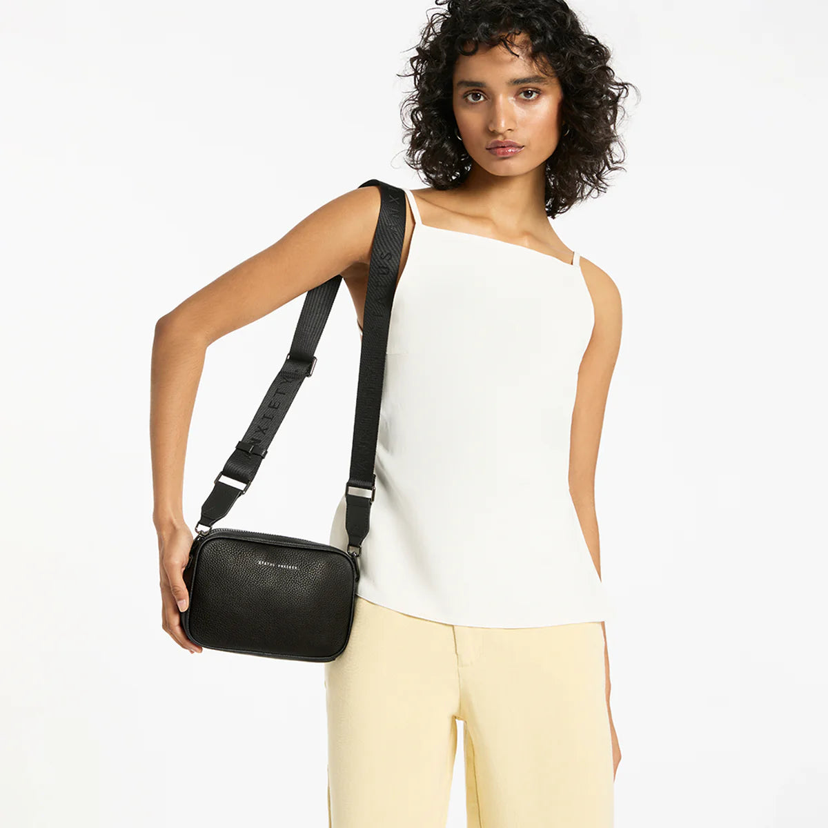 Plunder with Webbed Strap BLACK