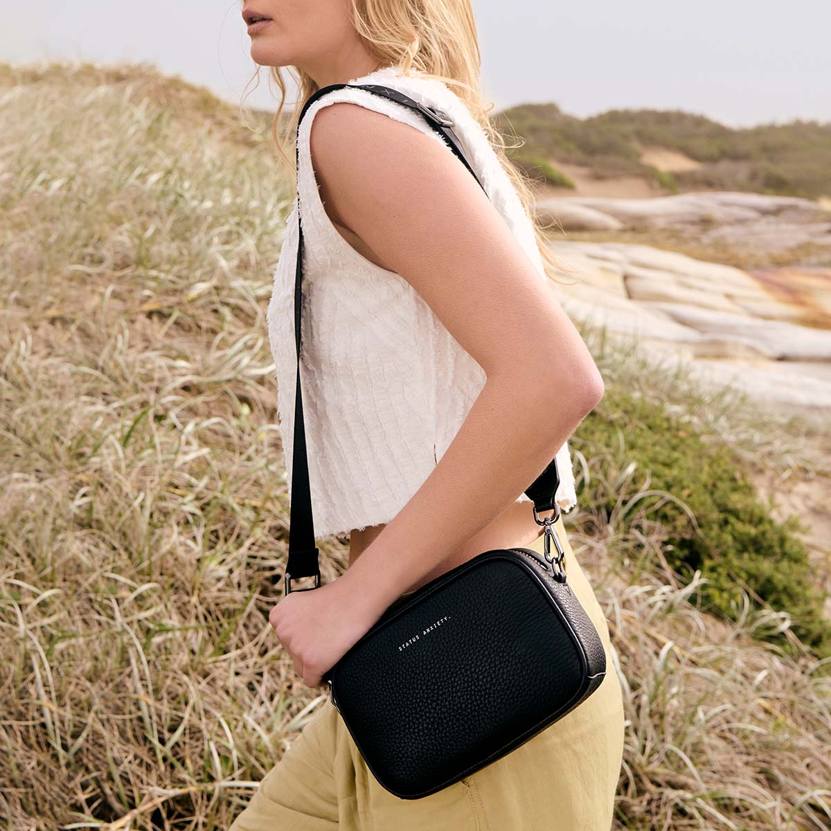 Plunder with Webbed Strap BLACK
