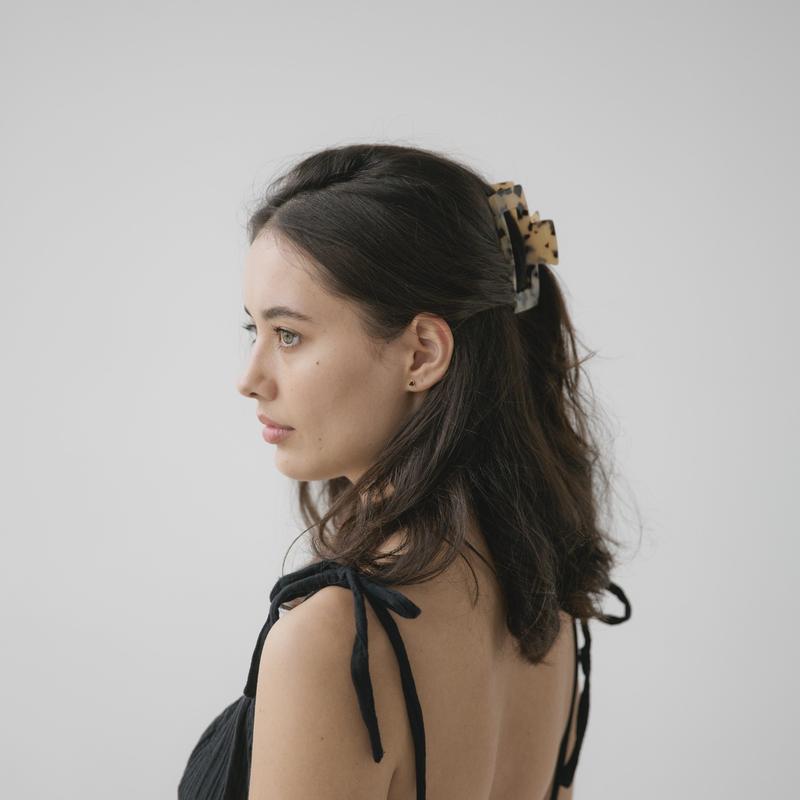 S O P H I E // Tort Claw Clip MONOCHROME