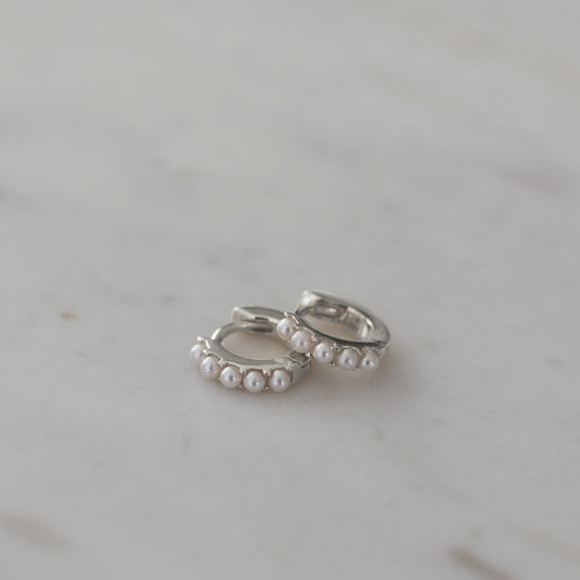 S O P H I E // Mini Pearl Huggies SILVER