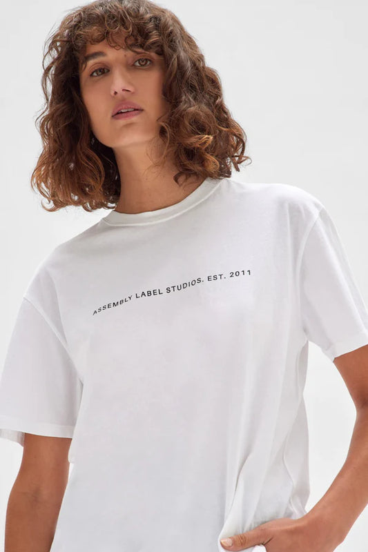 ASSEMBLY LABEL // Delmar Everyday Organic Tee WHITE