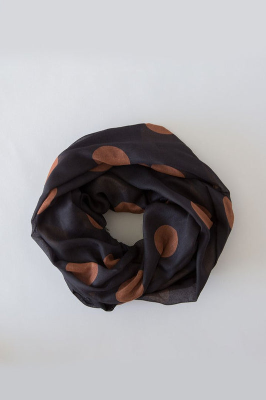 S O P H I E // Maxi Scarf So Spotty BLACK TOFFEE