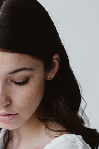 S O P H I E // Stud Little Letter GOLD